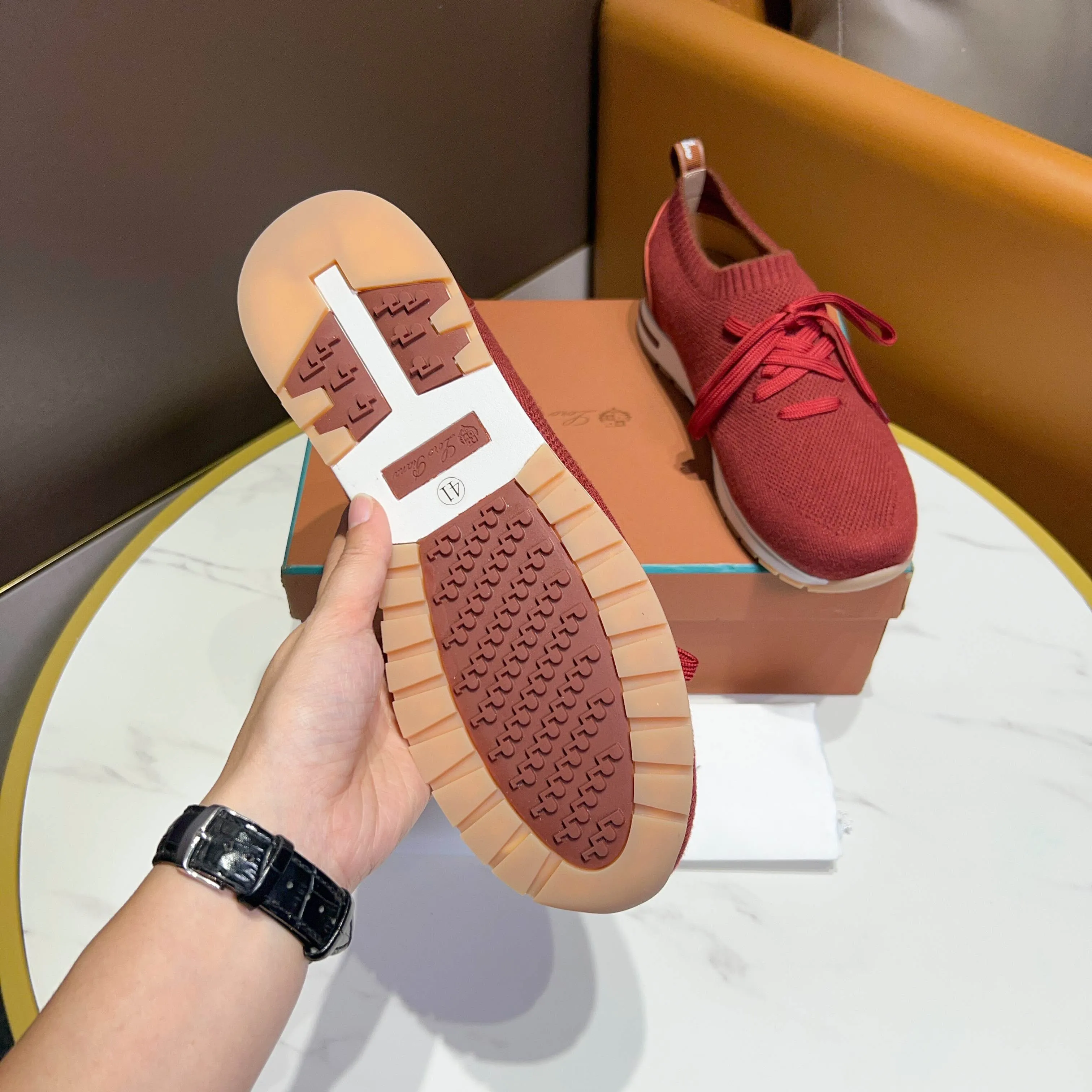 Factory price 400💰 (Loro men's shoes💰iana) New moccasin shoes official website original 1:1 mold opening, original quality💯Fine workmanship, high-end luxury☘The upper is made of original waterproof treated breathable fly-woven suede🌴Luxury🐂Leather lining🍓Rubber wear-resistant and non-slip outsole, size 38-44 (size 45 can be customized)